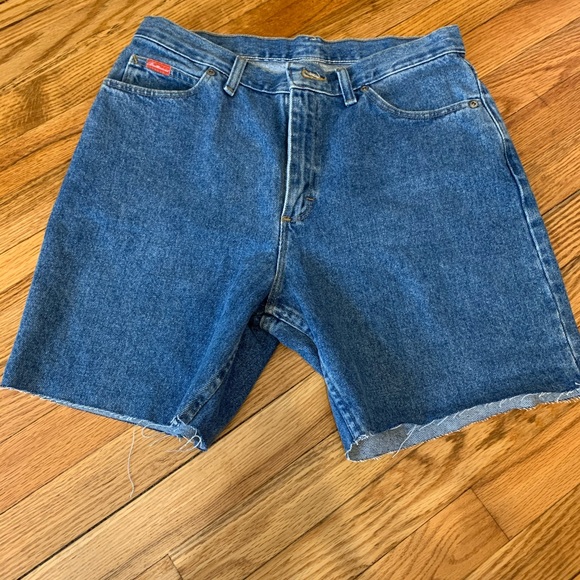 Pair of 2 vintage cutoff jean shorts - Picture 9 of 10